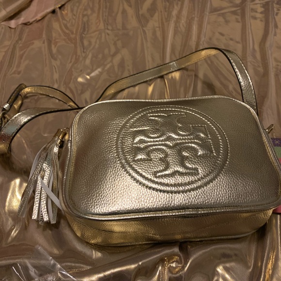 Tory Burch Handbags - Tory cross body purse